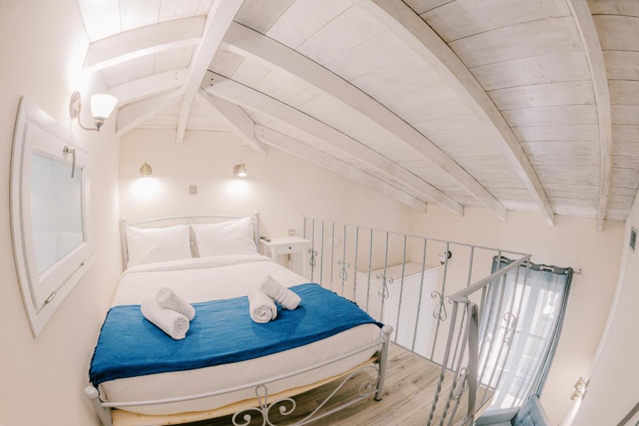 Gorgo Triple Room Balcony 3rd Floor